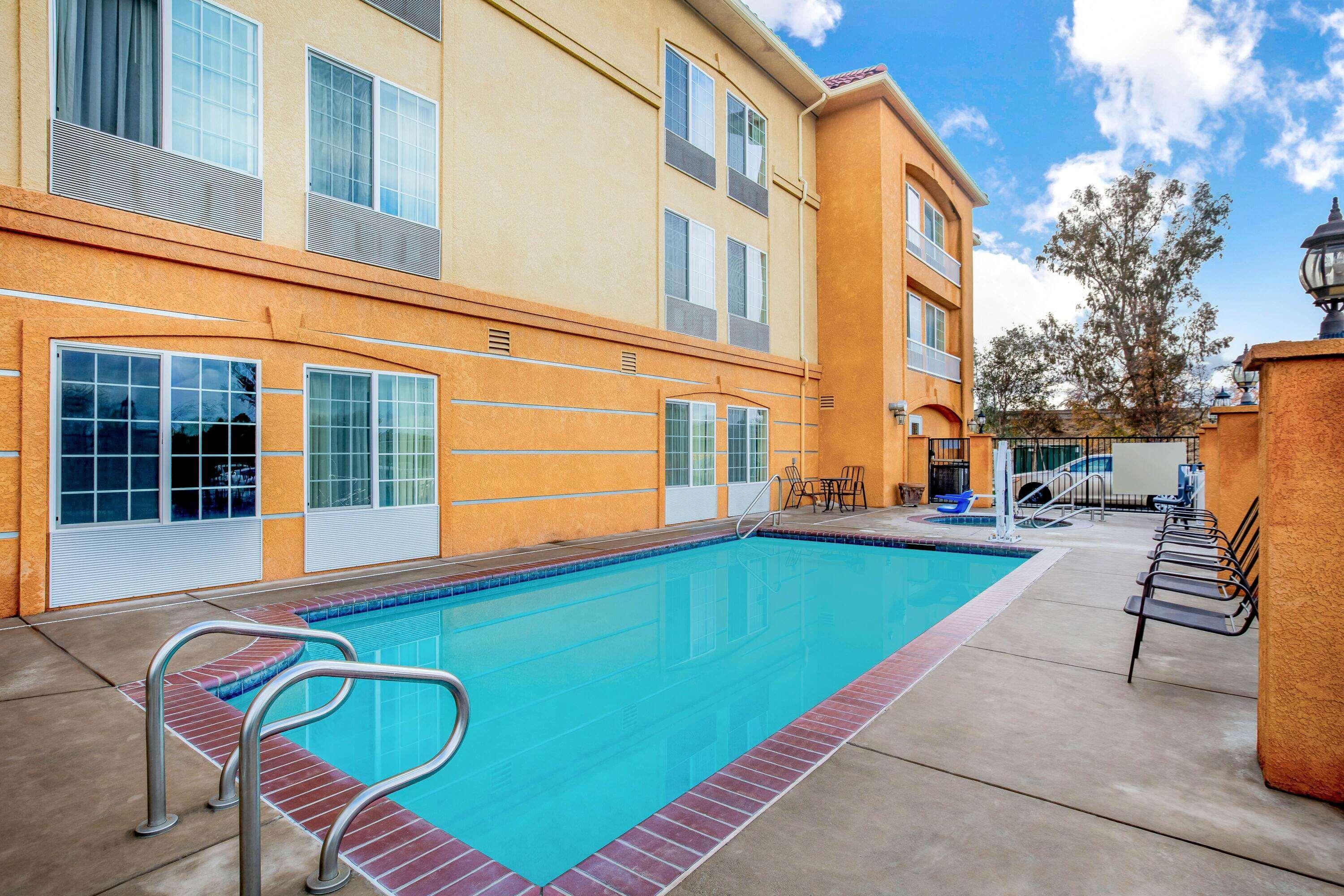 La Quinta By Wyndham Fowler Hotel Eksteriør billede