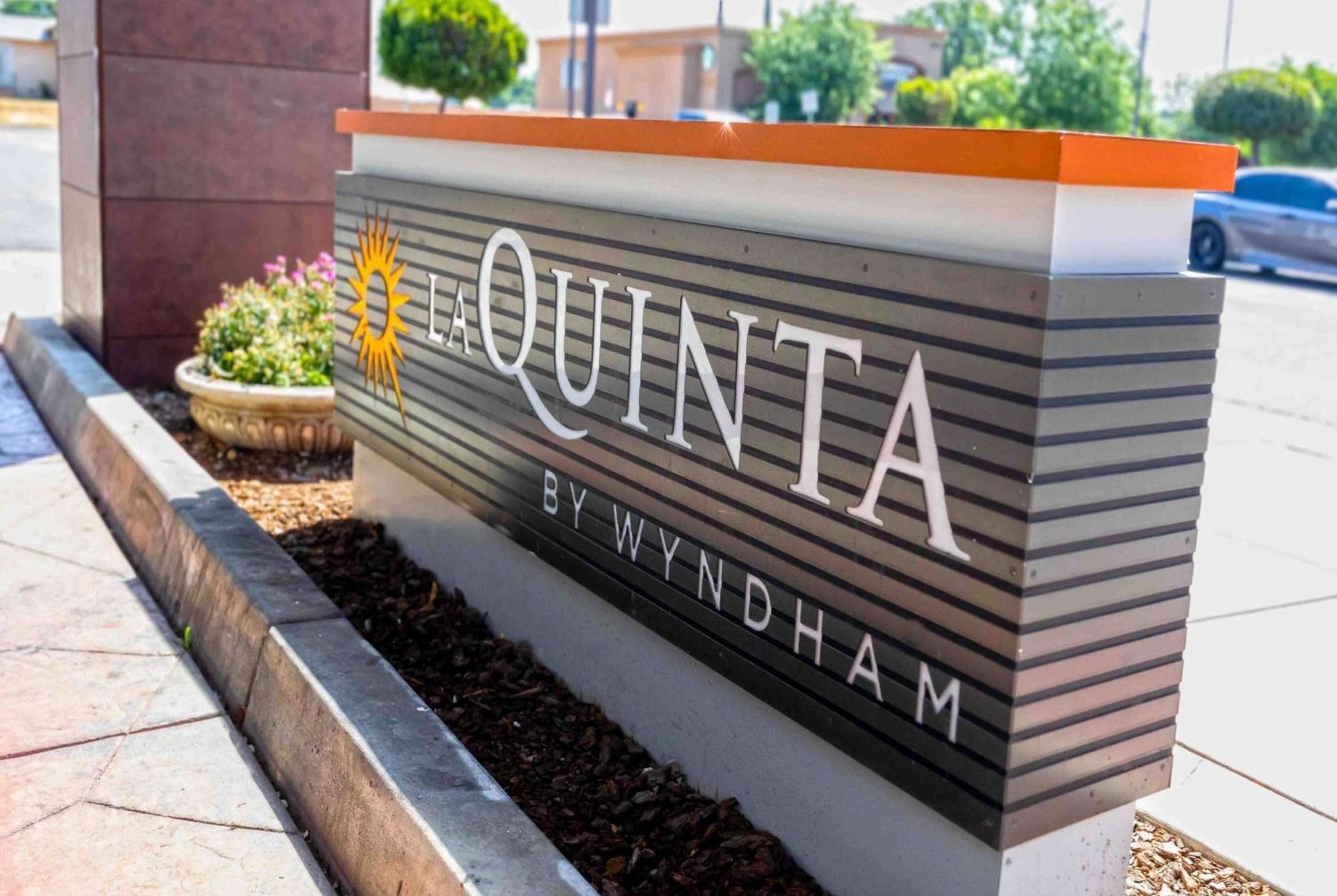La Quinta By Wyndham Fowler Hotel Eksteriør billede